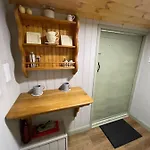 Oakley View Shepherds Hut With Hot Tub בקתה *