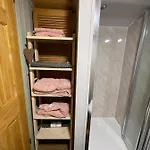 Oakley View Shepherds Hut With Hot Tub בקתה *