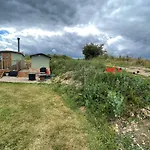 Oakley View Shepherds Hut With Hot Tub * וויטבי