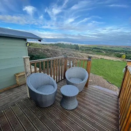 Oakley View Shepherds Hut With Hot Tub Dağ evi *