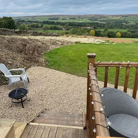 木屋 Oakley View Shepherds Hut With Hot Tub
