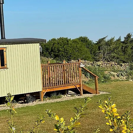 בקתה Oakley View Shepherds Hut With Hot Tub