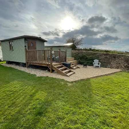 Chalet Oakley View Shepherds Hut With Hot Tub Whitby