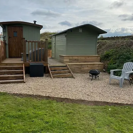 Oakley View Shepherds Hut With Hot Tub * Whitby