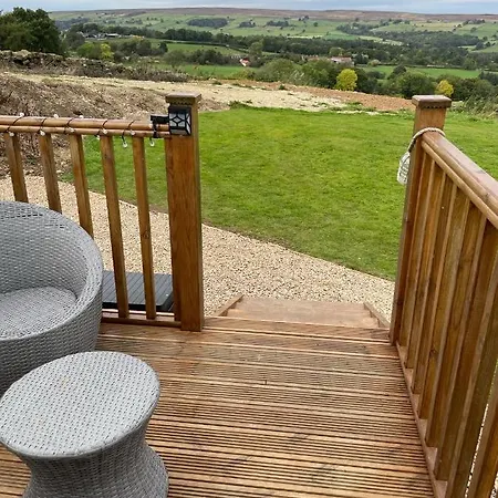 Chalet Oakley View Shepherds Hut With Hot Tub *