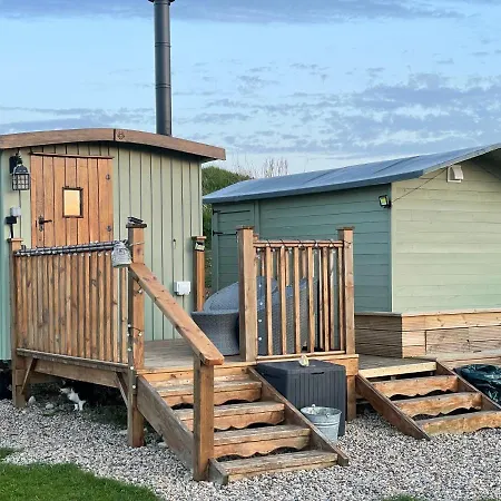 Oakley View Shepherds Hut With Hot Tub * Whitby
