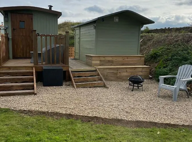 Oakley View Shepherds Hut With Hot Tub * Whitby