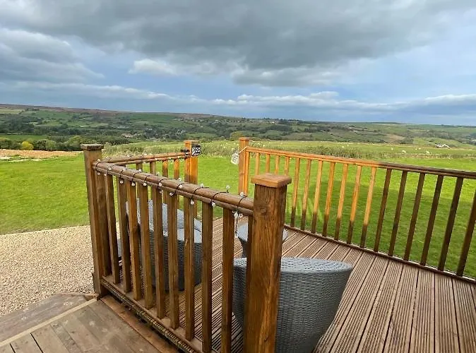 Oakley View Shepherds Hut With Hot Tub Whitby