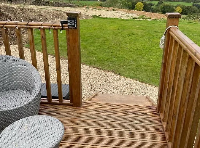 Chalet Oakley View Shepherds Hut With Hot Tub *