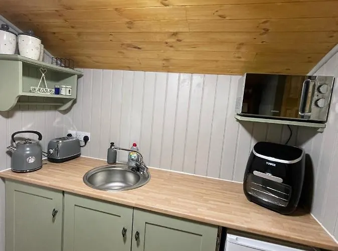 Oakley View Shepherds Hut With Hot Tub * Whitby