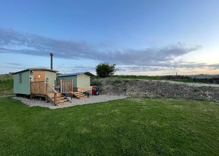Chalet Oakley View Shepherds Hut With Hot Tub *