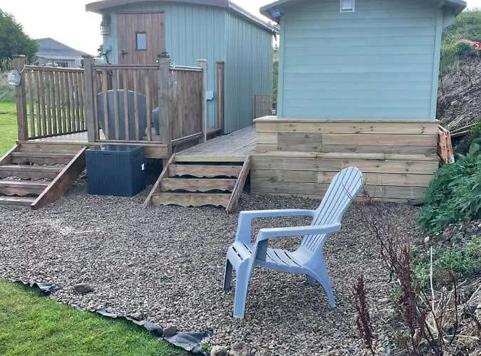 Chalet Oakley View Shepherds Hut With Hot Tub Whitby
