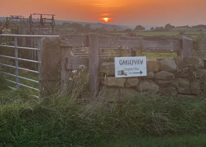Oakley View Shepherds Hut With Hot Tub Whitby
