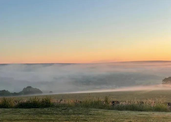 Oakley View Shepherds Hut With Hot Tub Whitby