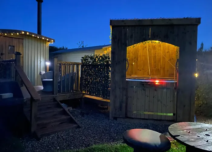 Chalet Oakley View Shepherds Hut With Hot Tub *
