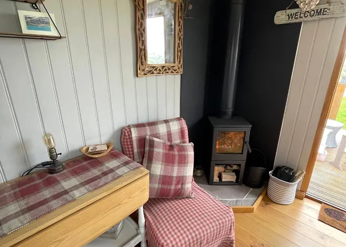 Oakley View Shepherds Hut With Hot Tub Whitby