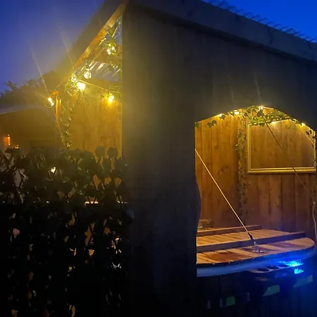 Oakley View Shepherds Hut With Hot Tub Chalet Whitby